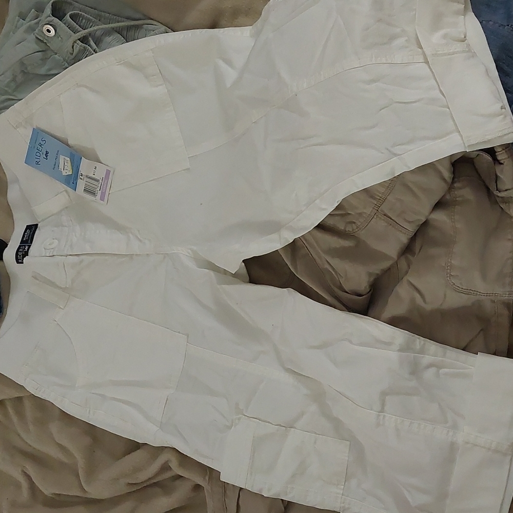 Lee, 8, white,  17" Cargo Skimmer